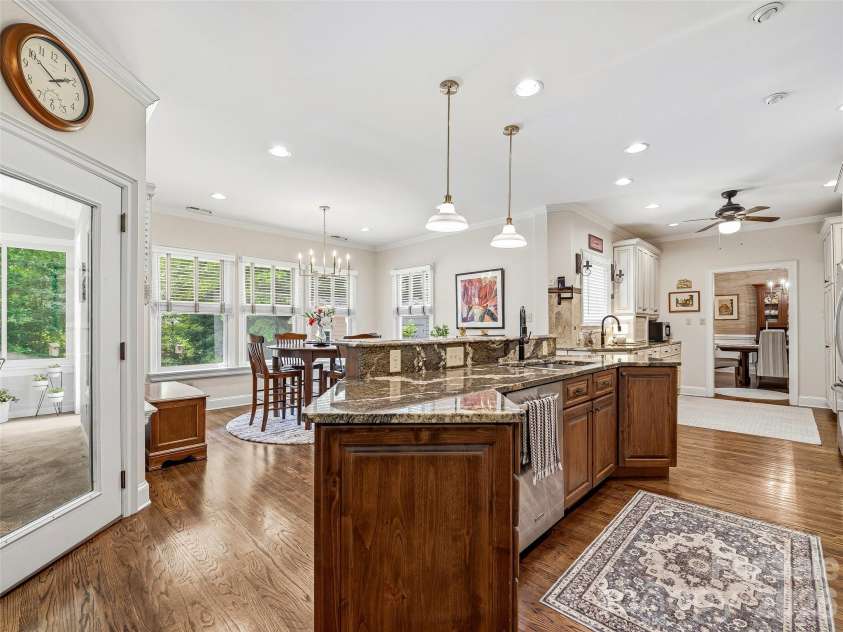 1005 Windsor Drive, Asheville, NC 28803.  MLS# CAR4399959, YatesRealty ID 35109. 