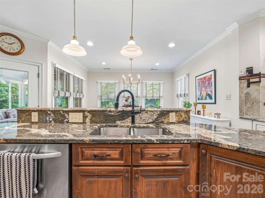 1005 Windsor Drive, Asheville, NC 28803.  MLS# CAR4399959, YatesRealty ID 35109. 