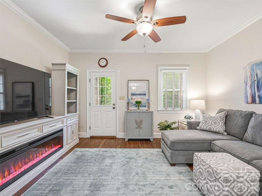 1005 Windsor Drive, Asheville, NC 28803.  MLS# CAR4399959, YatesRealty ID 35109. 