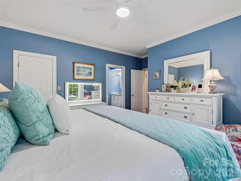 1005 Windsor Drive, Asheville, NC 28803.  MLS# CAR4399959, YatesRealty ID 35109. 