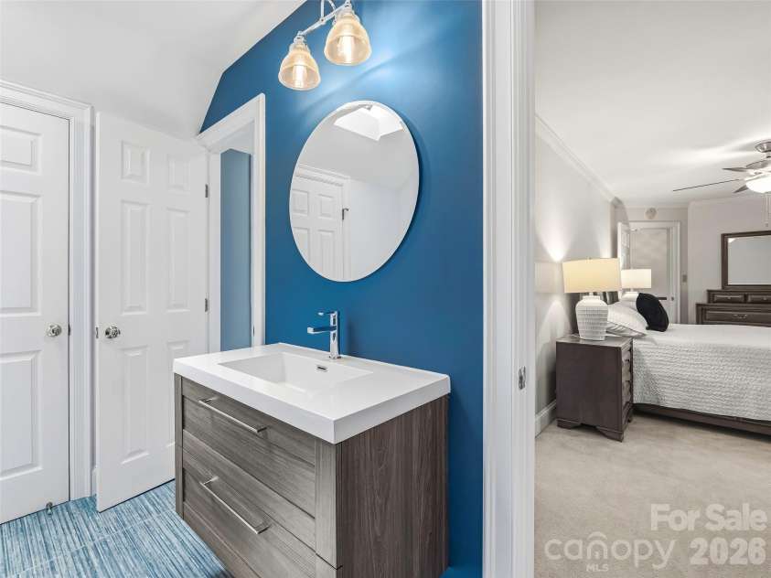 1005 Windsor Drive, Asheville, NC 28803.  MLS# CAR4399959, YatesRealty ID 35109. 