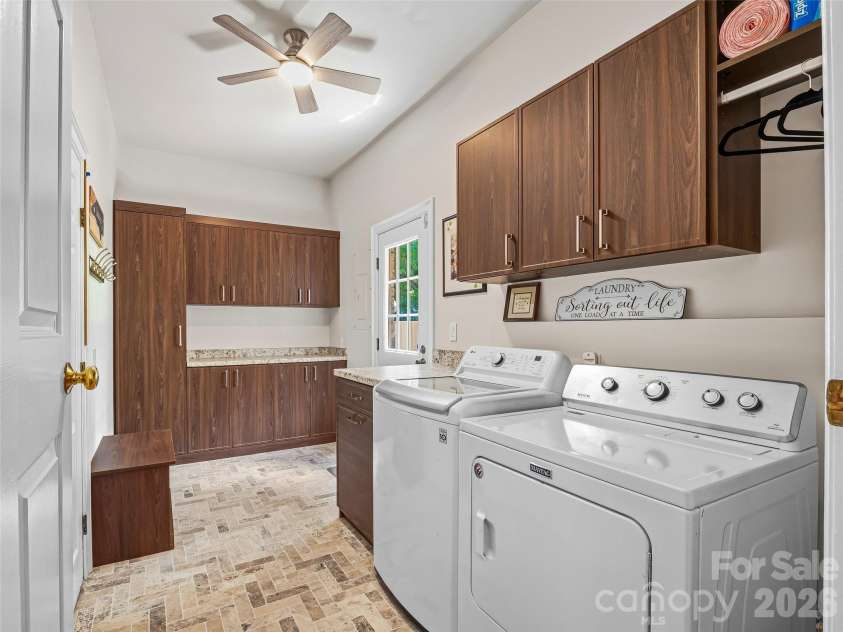 1005 Windsor Drive, Asheville, NC 28803.  MLS# CAR4399959, YatesRealty ID 35109. 