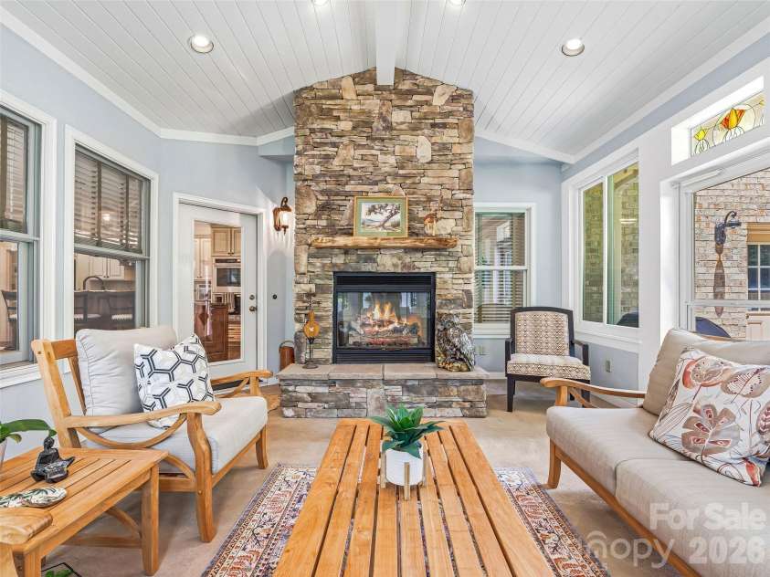 1005 Windsor Drive, Asheville, NC 28803.  MLS# CAR4399959, YatesRealty ID 35109. 