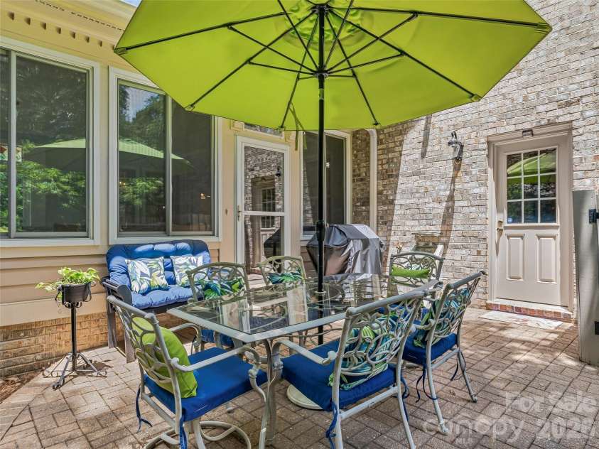 1005 Windsor Drive, Asheville, NC 28803.  MLS# CAR4399959, YatesRealty ID 35109. 