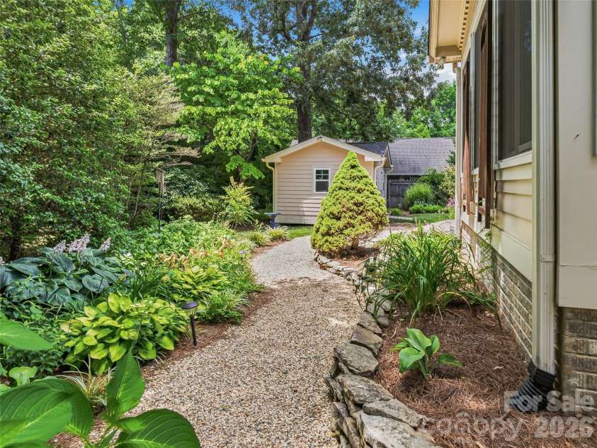 1005 Windsor Drive, Asheville, NC 28803.  MLS# CAR4399959, YatesRealty ID 35109. 