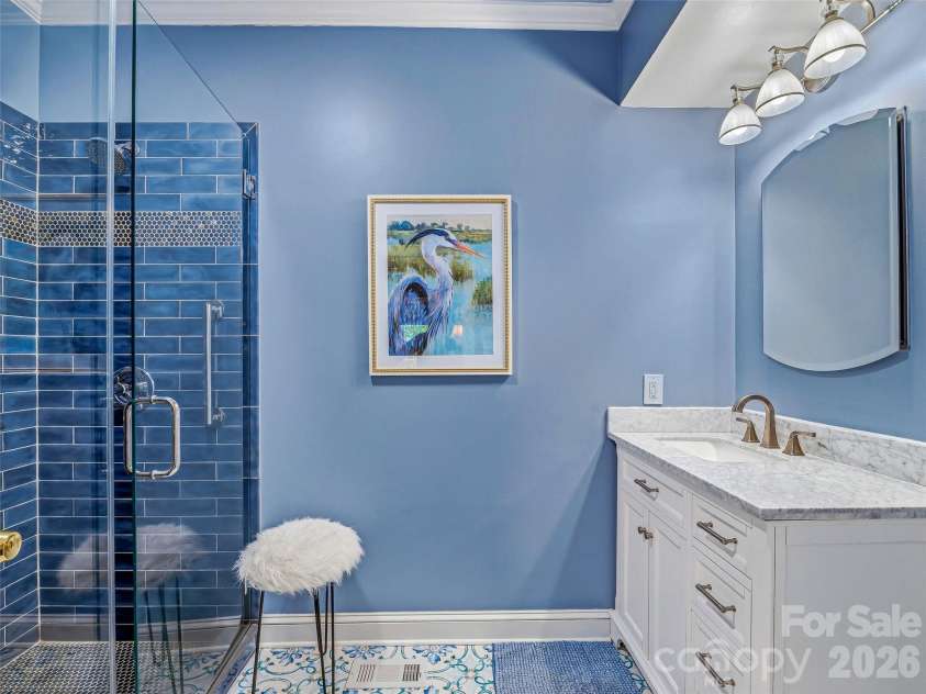 1005 Windsor Drive, Asheville, NC 28803.  MLS# CAR4399959, YatesRealty ID 35109. Main Floor Full Bathroom