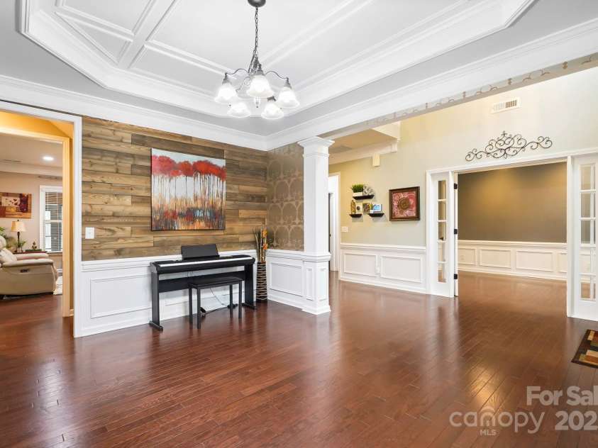 9714 Woburn Road, Charlotte, NC 28277.  MLS# CAR4289272, YatesRealty ID 35109. 