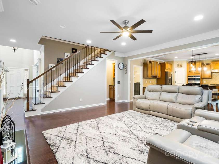 9714 Woburn Road, Charlotte, NC 28277.  MLS# CAR4289272, YatesRealty ID 35109. 