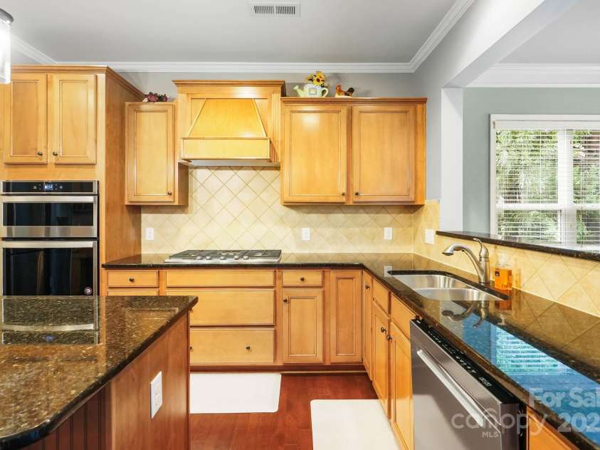 9714 Woburn Road, Charlotte, NC 28277.  MLS# CAR4289272, YatesRealty ID 35109. 