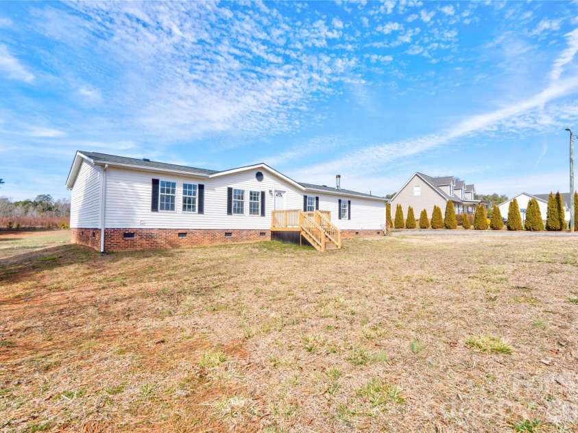112 Jenny Drive, Shelby, NC 28152.  MLS# CAR4346824, YatesRealty ID 3511. 