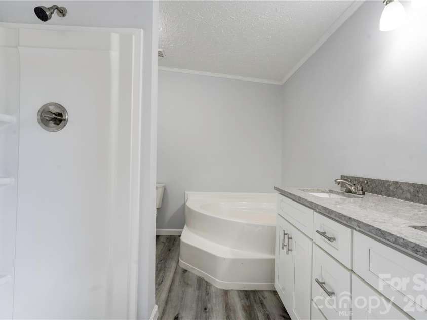 112 Jenny Drive, Shelby, NC 28152.  MLS# CAR4346824, YatesRealty ID 3511. 