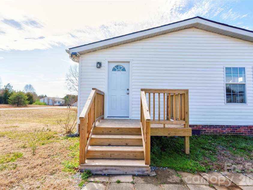 112 Jenny Drive, Shelby, NC 28152.  MLS# CAR4346824, YatesRealty ID 3511. 