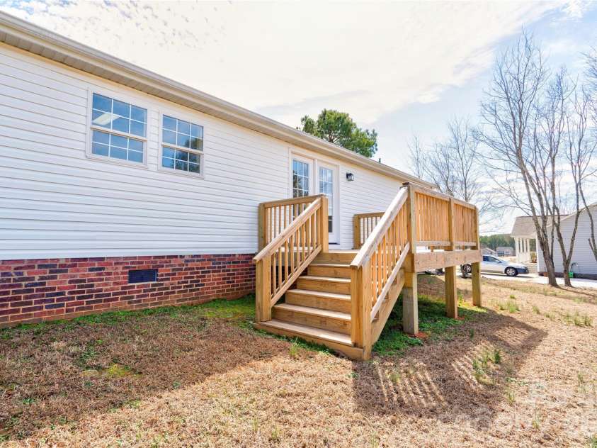 112 Jenny Drive, Shelby, NC 28152.  MLS# CAR4346824, YatesRealty ID 3511. 