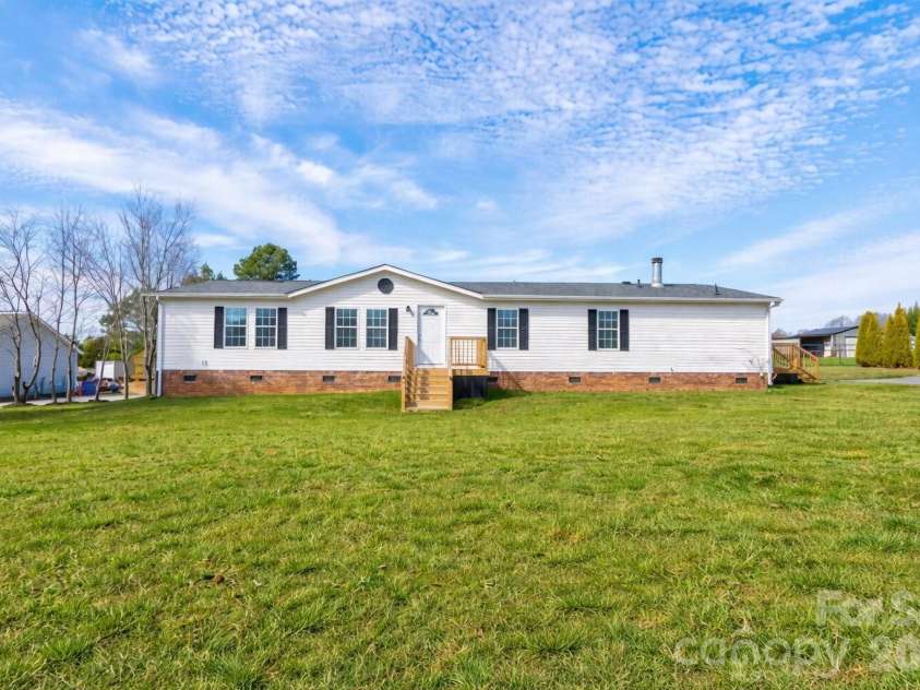 112 Jenny Drive, Shelby, NC 28152.  MLS# CAR4346824, YatesRealty ID 3511. 