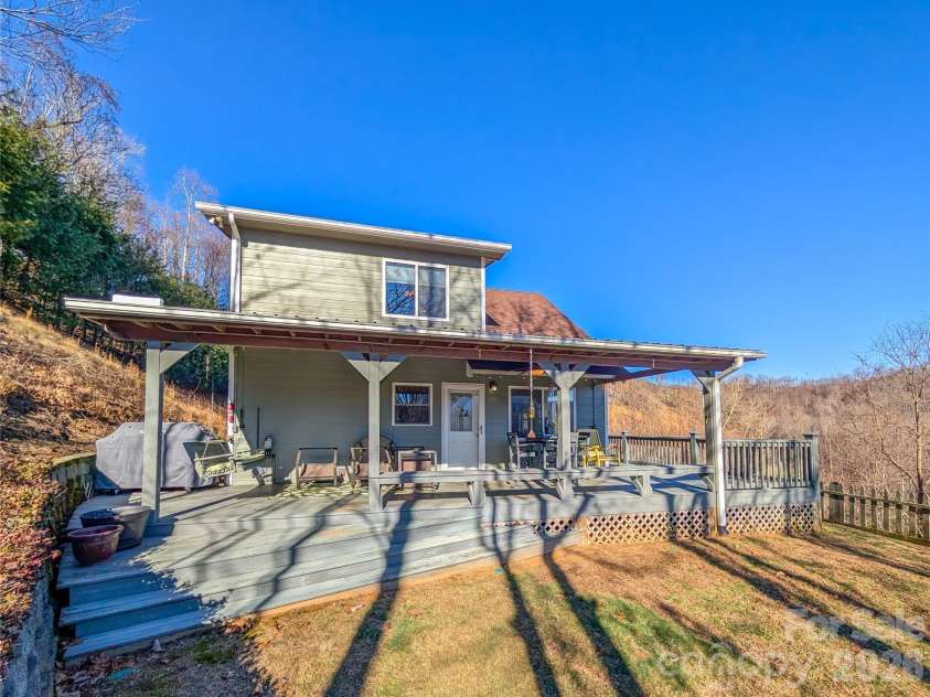 305 Majestic Mountain Drive, Burnsville, NC 28714.  MLS# CAR4336444, YatesRealty ID 3511. 