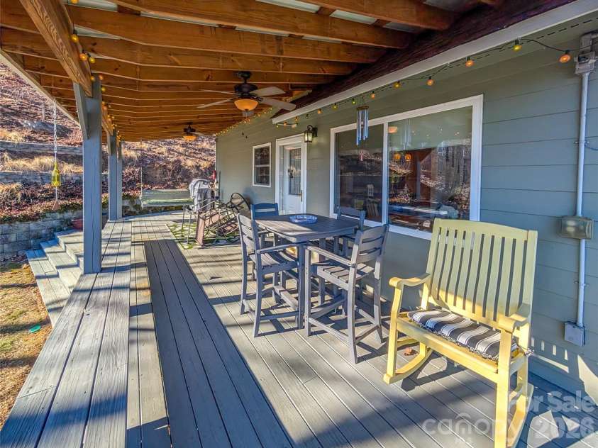 305 Majestic Mountain Drive, Burnsville, NC 28714.  MLS# CAR4336444, YatesRealty ID 3511. 