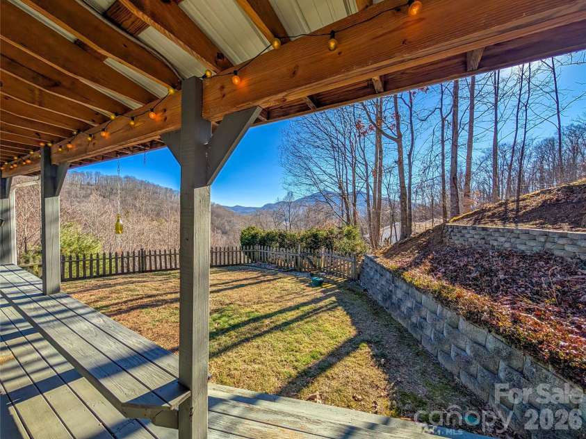 305 Majestic Mountain Drive, Burnsville, NC 28714.  MLS# CAR4336444, YatesRealty ID 3511. 