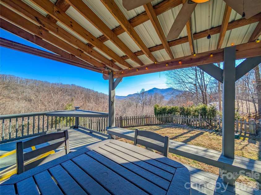 305 Majestic Mountain Drive, Burnsville, NC 28714.  MLS# CAR4336444, YatesRealty ID 3511. 