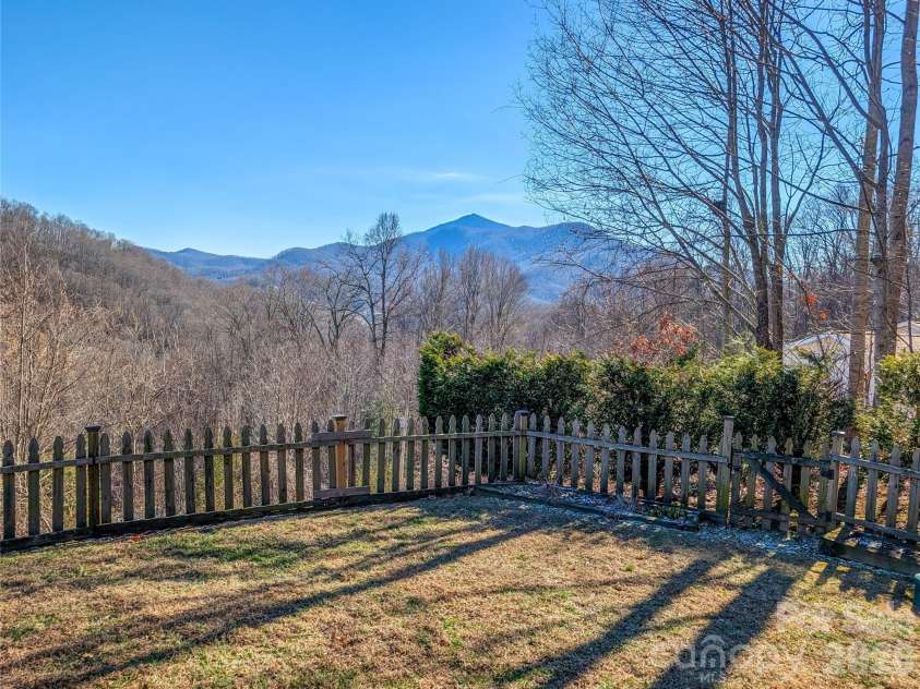 305 Majestic Mountain Drive, Burnsville, NC 28714.  MLS# CAR4336444, YatesRealty ID 3511. 