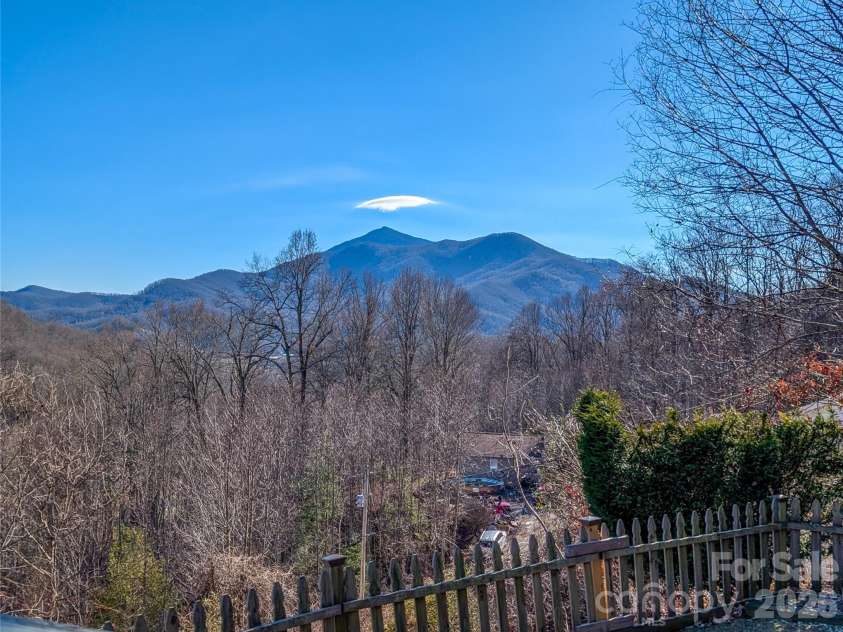 305 Majestic Mountain Drive, Burnsville, NC 28714.  MLS# CAR4336444, YatesRealty ID 3511. 