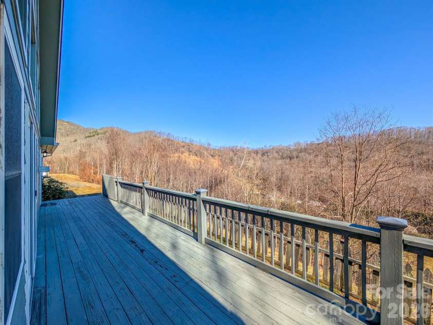305 Majestic Mountain Drive, Burnsville, NC 28714.  MLS# CAR4336444, YatesRealty ID 3511. 