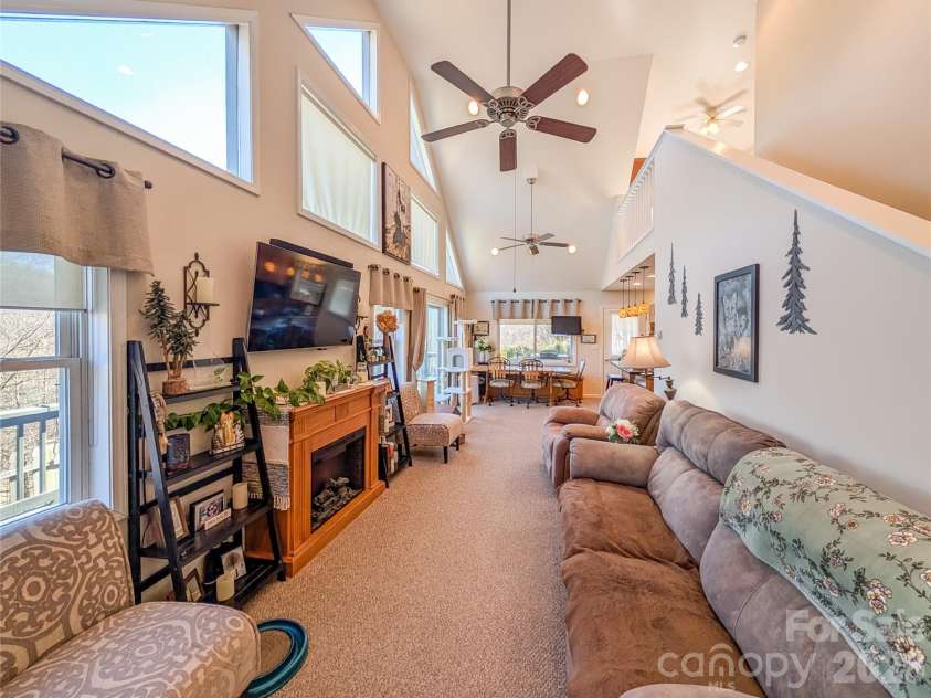 305 Majestic Mountain Drive, Burnsville, NC 28714.  MLS# CAR4336444, YatesRealty ID 3511. 