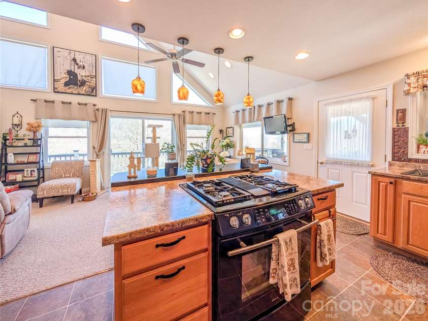 305 Majestic Mountain Drive, Burnsville, NC 28714.  MLS# CAR4336444, YatesRealty ID 3511. 