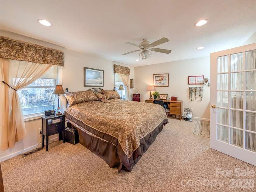 305 Majestic Mountain Drive, Burnsville, NC 28714.  MLS# CAR4336444, YatesRealty ID 3511. 