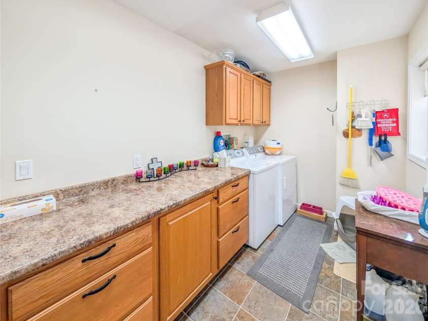 305 Majestic Mountain Drive, Burnsville, NC 28714.  MLS# CAR4336444, YatesRealty ID 3511. 