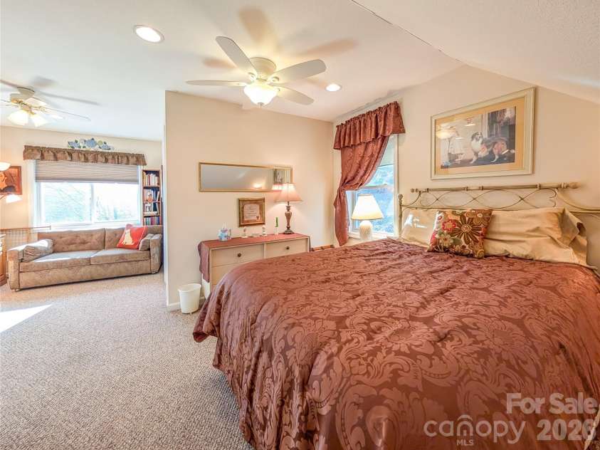 305 Majestic Mountain Drive, Burnsville, NC 28714.  MLS# CAR4336444, YatesRealty ID 3511. 