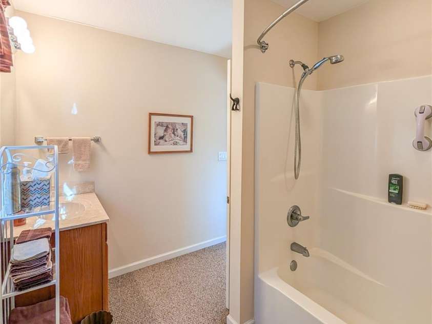 305 Majestic Mountain Drive, Burnsville, NC 28714.  MLS# CAR4336444, YatesRealty ID 3511. 