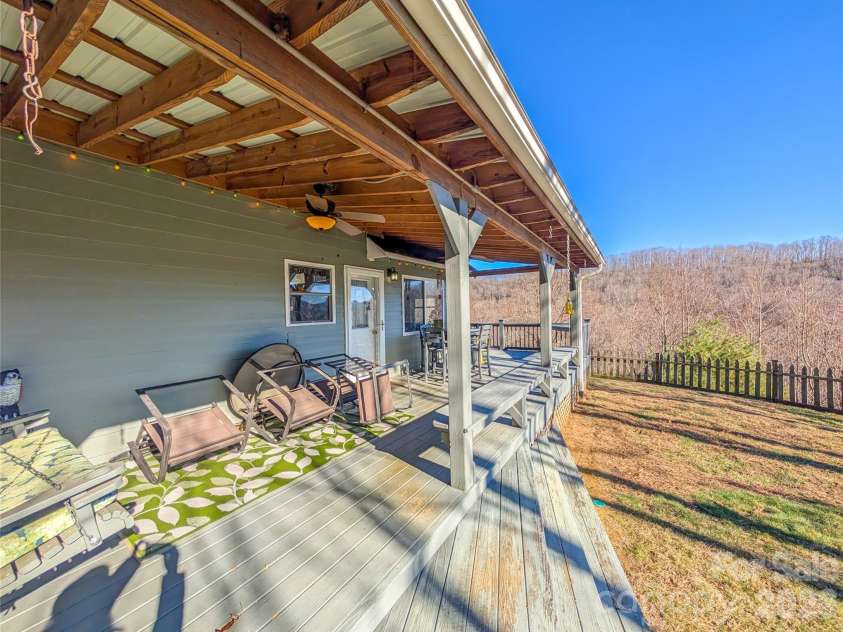 305 Majestic Mountain Drive, Burnsville, NC 28714.  MLS# CAR4336444, YatesRealty ID 3511. 
