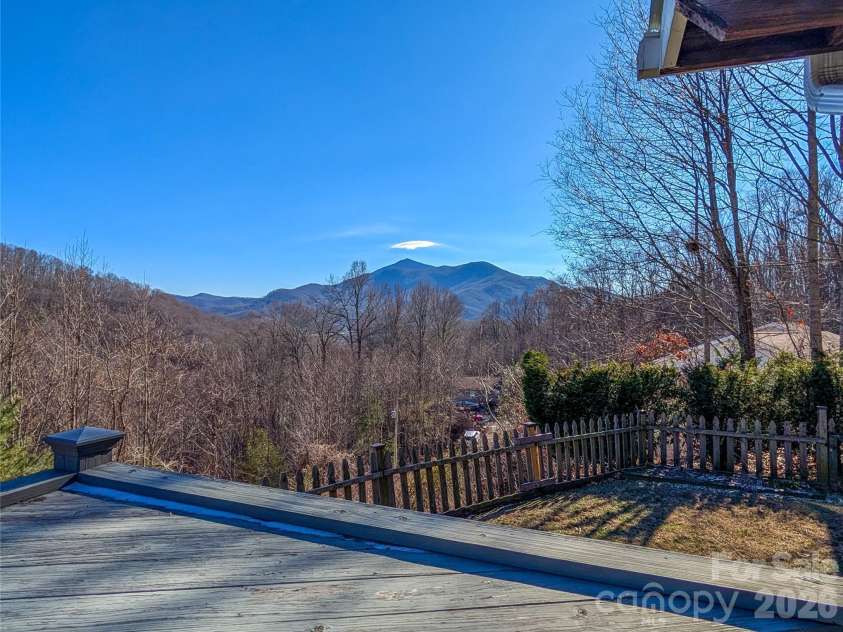 305 Majestic Mountain Drive, Burnsville, NC 28714.  MLS# CAR4336444, YatesRealty ID 3511. 