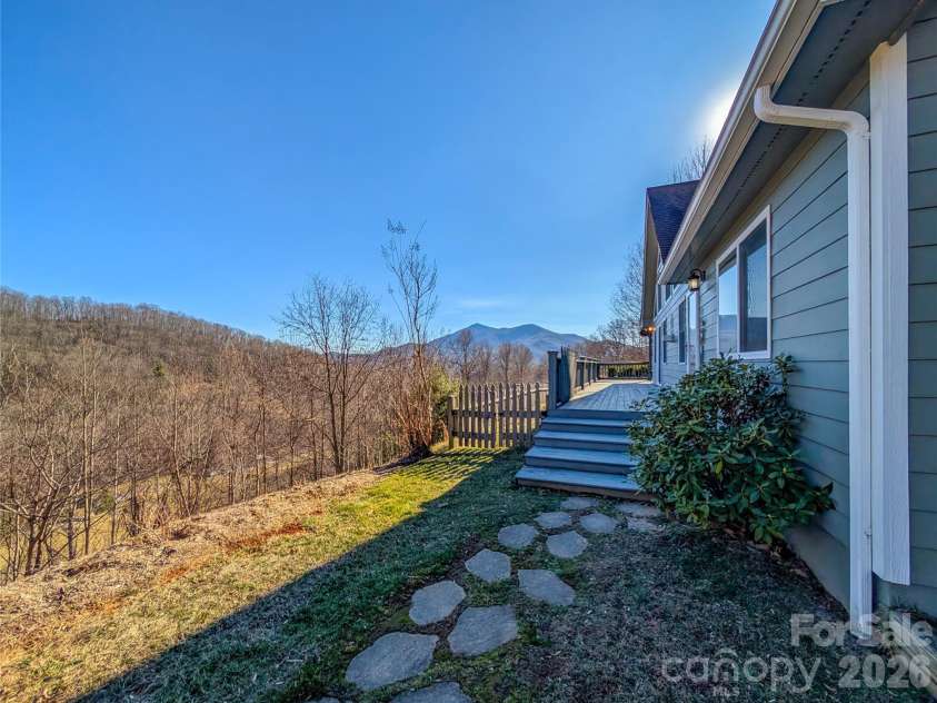 305 Majestic Mountain Drive, Burnsville, NC 28714.  MLS# CAR4336444, YatesRealty ID 3511. 