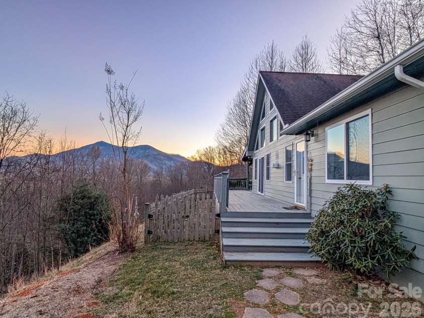 305 Majestic Mountain Drive, Burnsville, NC 28714.  MLS# CAR4336444, YatesRealty ID 3511. 