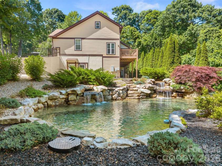 25 Linden Turn, Hendersonville, NC 28739.  MLS# CAR4387037, YatesRealty ID 35110. 