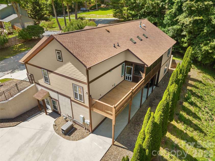 25 Linden Turn, Hendersonville, NC 28739.  MLS# CAR4387037, YatesRealty ID 35110. 