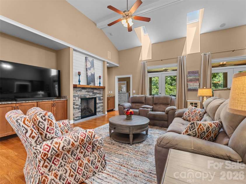 25 Linden Turn, Hendersonville, NC 28739.  MLS# CAR4387037, YatesRealty ID 35110. 