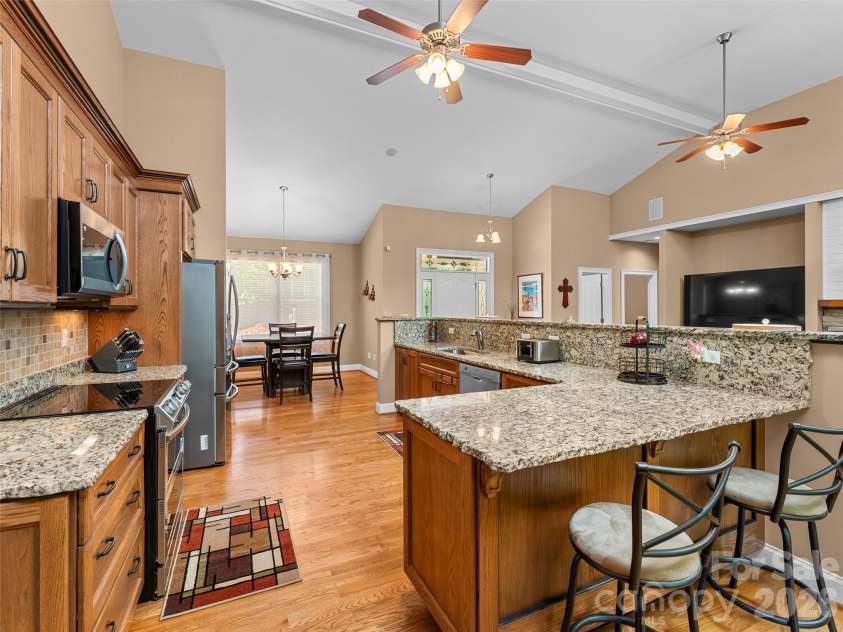 25 Linden Turn, Hendersonville, NC 28739.  MLS# CAR4387037, YatesRealty ID 35110. 