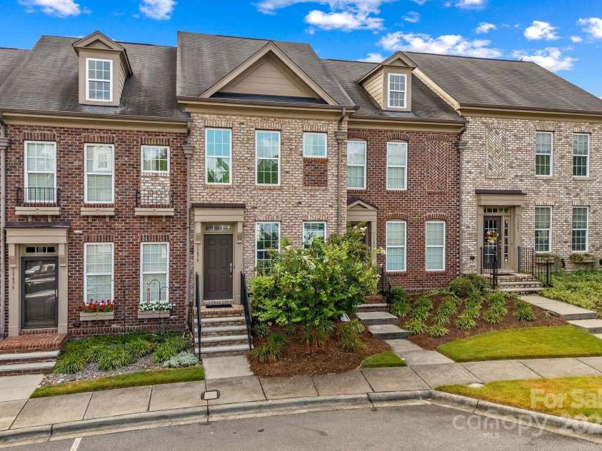 15879 Sharon Dale Drive, Davidson, NC 28036.  MLS# CAR4286571, YatesRealty ID 35111. Exterior maintenance and lawn care are included in the HOA fee for services.