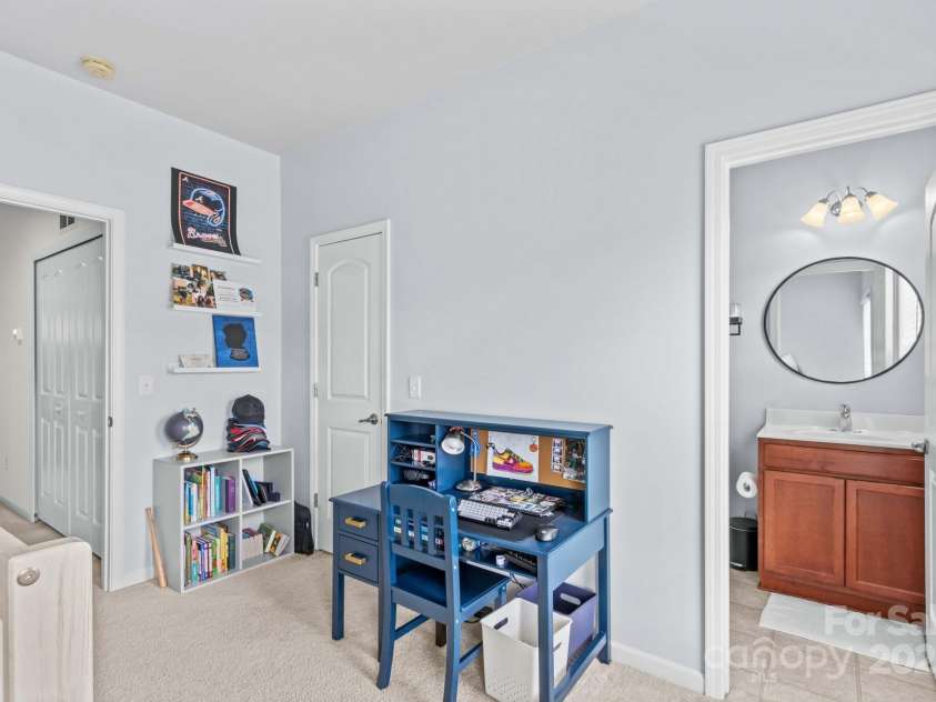 15879 Sharon Dale Drive, Davidson, NC 28036.  MLS# CAR4286571, YatesRealty ID 35111. Walk-in closet too.
