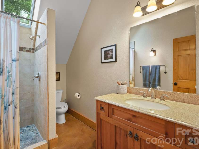 24 Merriwood Trail, Arden, NC 28704.  MLS# CAR4396503, YatesRealty ID 35111. Upstairs bath