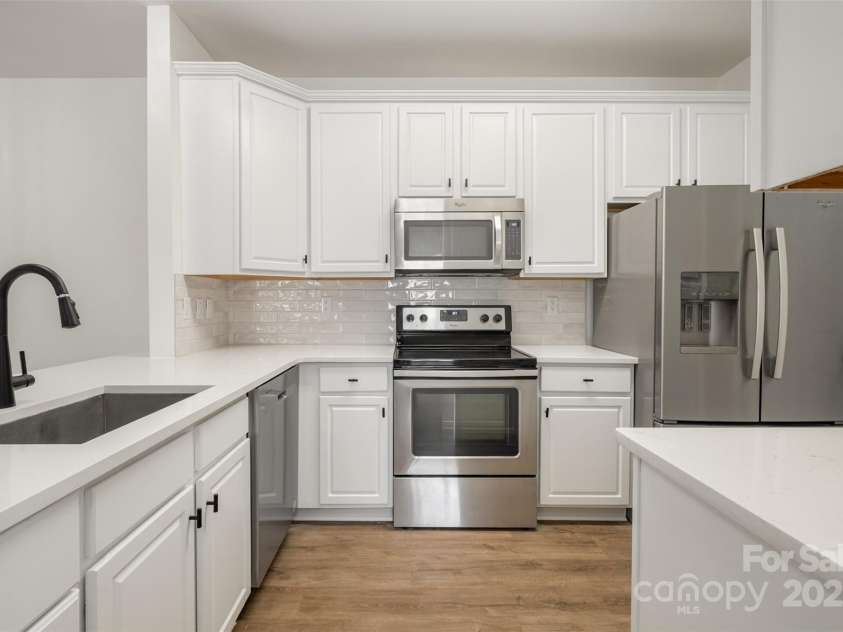 11725 Ridgeway Park Drive, Charlotte, NC 28277.  MLS# CAR4294025, YatesRealty ID 35112. 