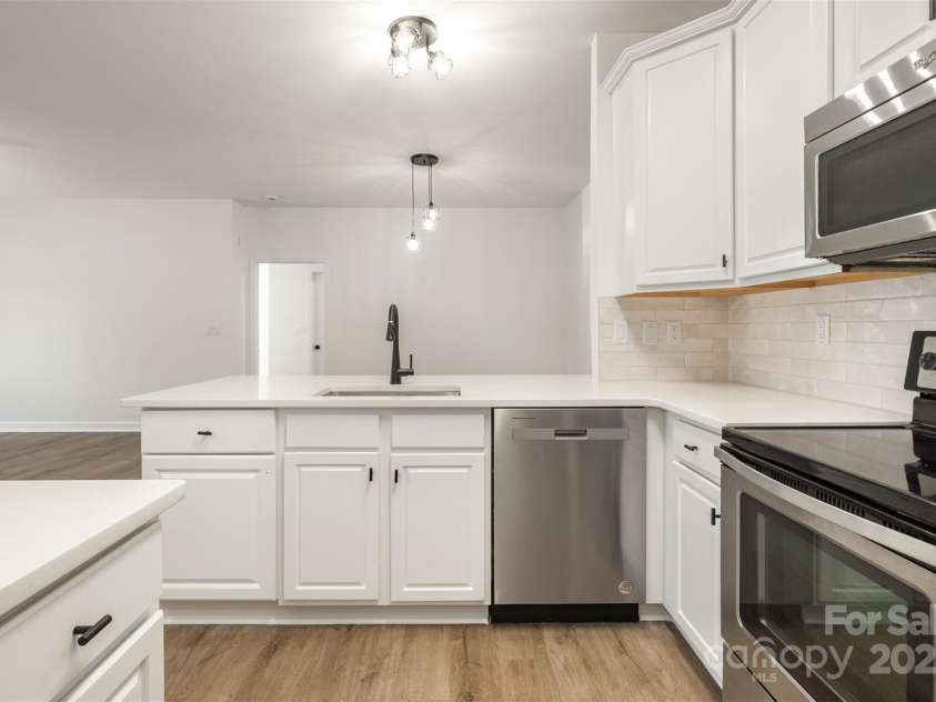 11725 Ridgeway Park Drive, Charlotte, NC 28277.  MLS# CAR4294025, YatesRealty ID 35112. 