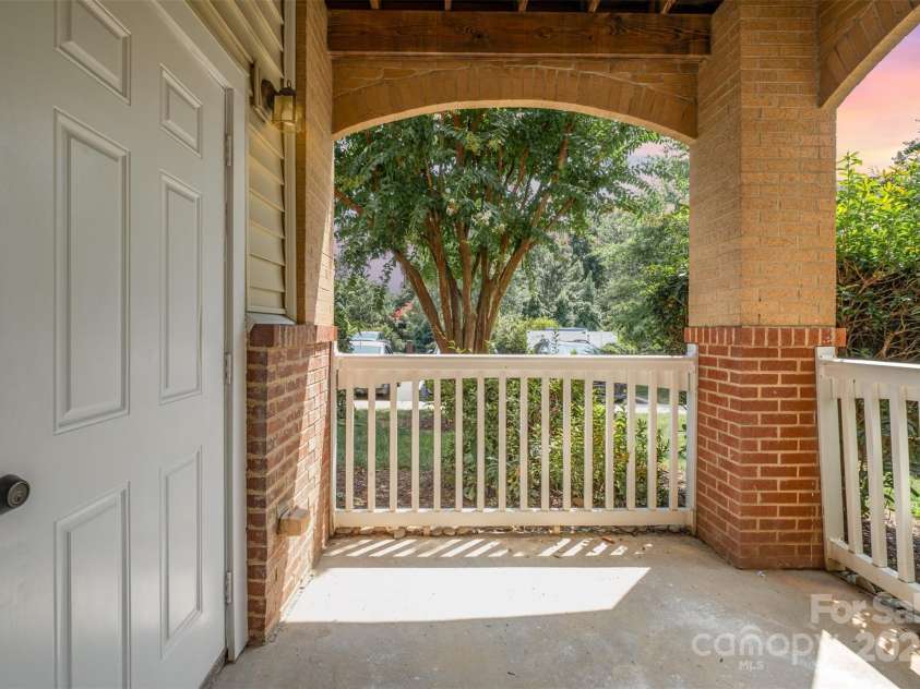 11725 Ridgeway Park Drive, Charlotte, NC 28277.  MLS# CAR4294025, YatesRealty ID 35112. 