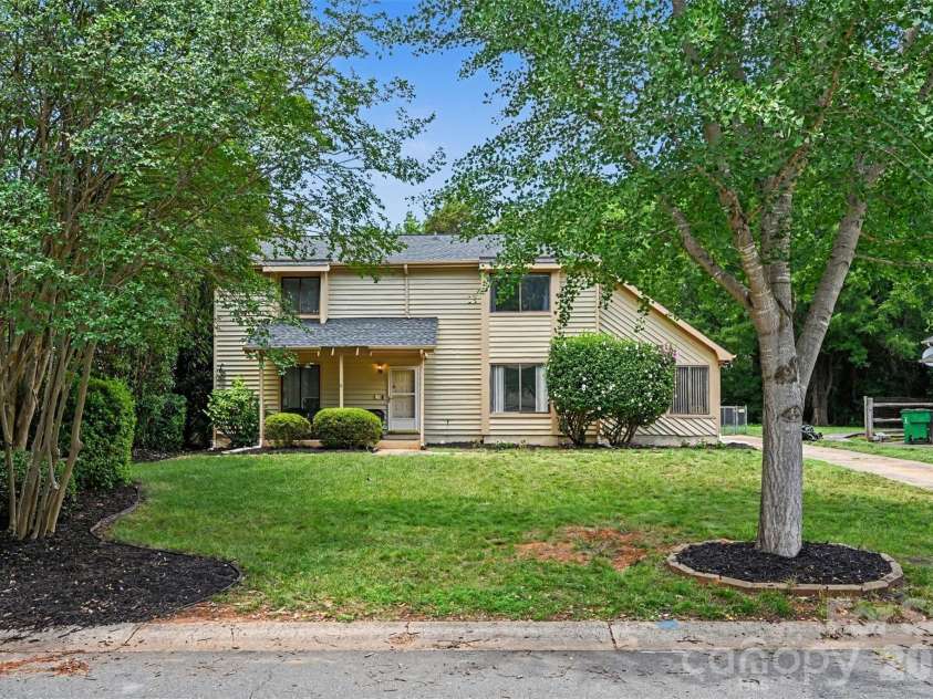 611 Mattingwood Drive, Charlotte, NC 28270.  MLS# CAR4390853, YatesRealty ID 35112. 
