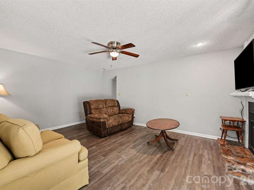 611 Mattingwood Drive, Charlotte, NC 28270.  MLS# CAR4390853, YatesRealty ID 35112. 