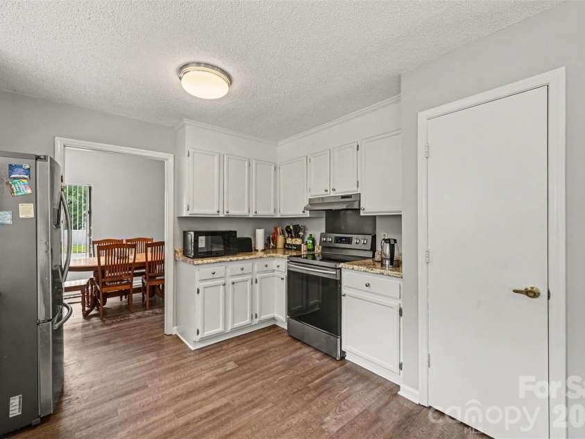 611 Mattingwood Drive, Charlotte, NC 28270.  MLS# CAR4390853, YatesRealty ID 35112. 