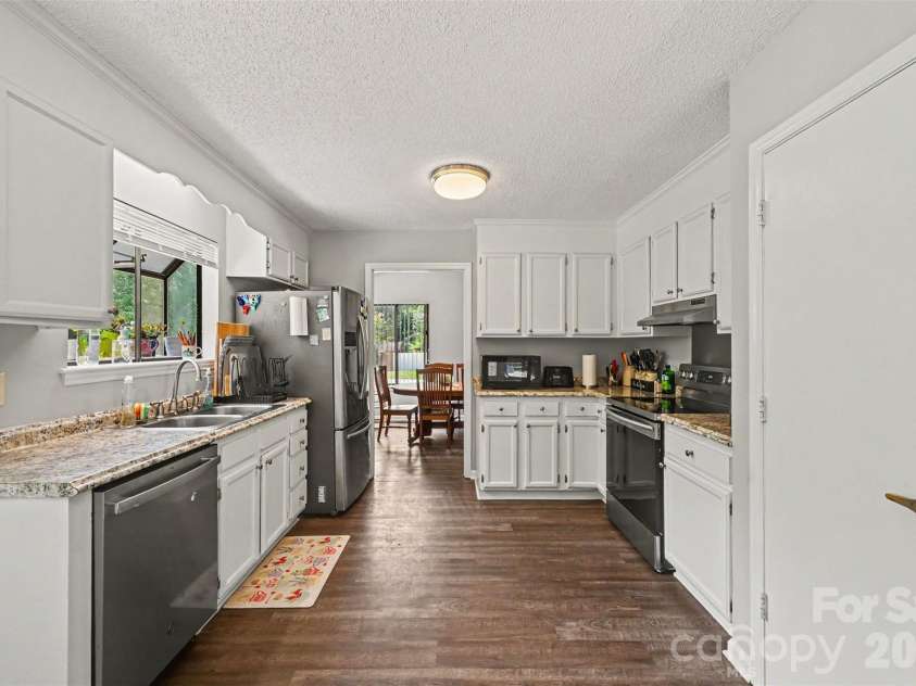 611 Mattingwood Drive, Charlotte, NC 28270.  MLS# CAR4390853, YatesRealty ID 35112. 