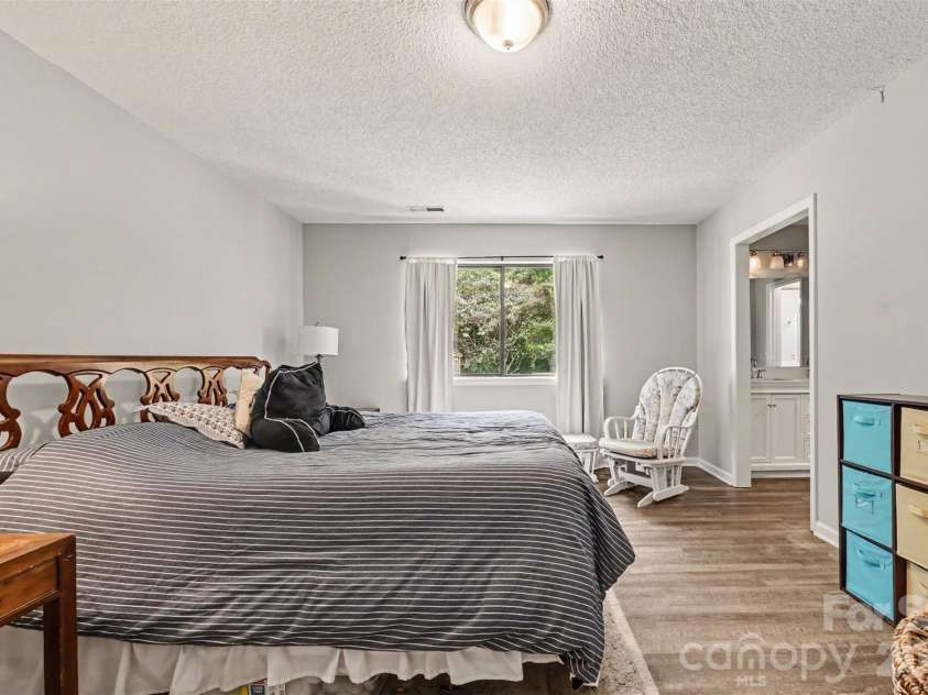 611 Mattingwood Drive, Charlotte, NC 28270.  MLS# CAR4390853, YatesRealty ID 35112. 